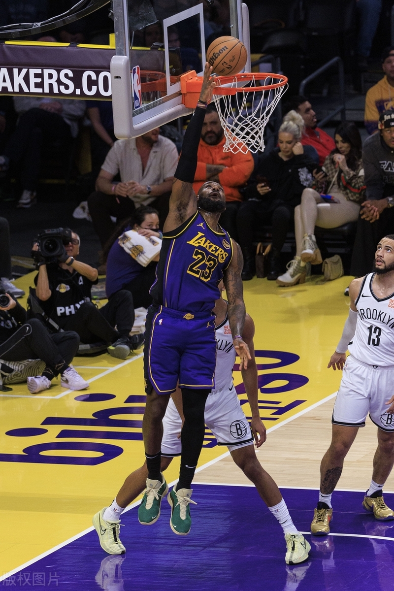 包含湖人队取得连胜双杀，战绩大幅度提升的词条