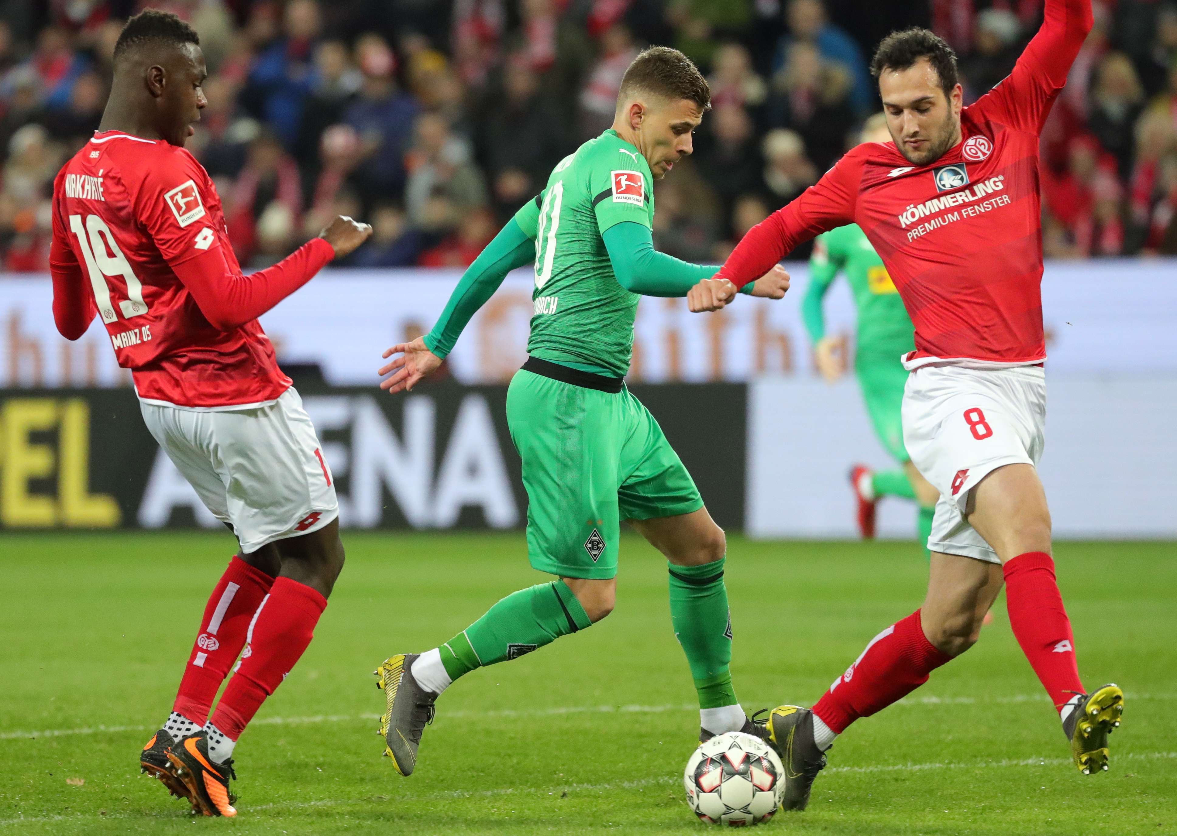 美因茨遭遇联赛败局,攻守问题亟待解决 美因茨遭遇联赛败局,攻守问题亟待解决