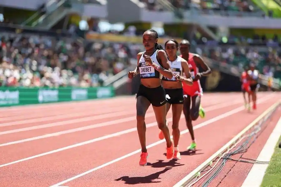 法国田径运动员刷新世界纪录