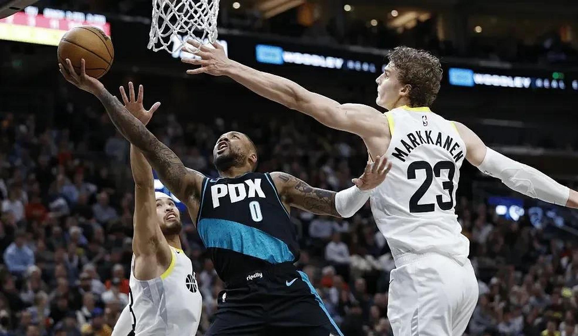 开拓者客场险胜爵士，利拉德获分