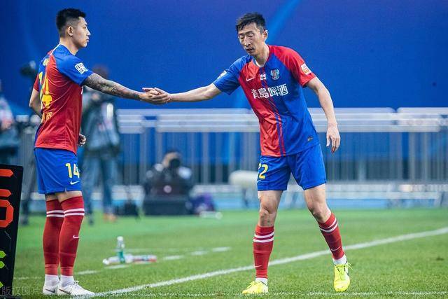 青岛黄海客场大胜广州富力,豪取三分登顶积分榜的简单介绍 青岛黄海客场大胜广州富力,豪取三分登顶积分榜的简单介绍