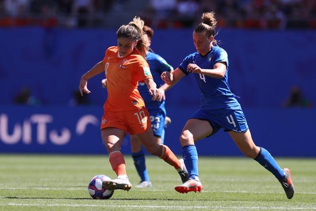 荷兰女足惊险淘汰意大利队