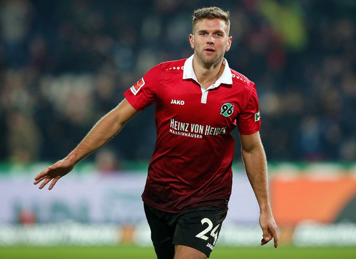 关于汉诺威客场惊险逃平，保持不败的信息