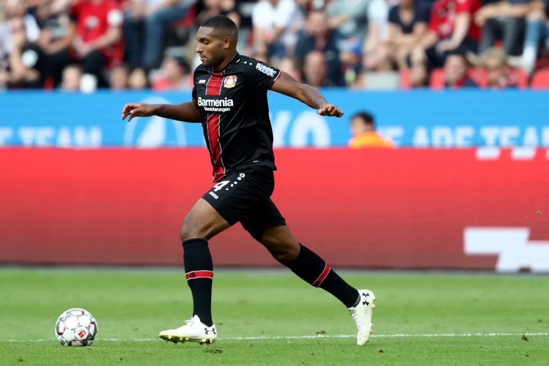 包含德国队轻取泰国队，黄鸭组合惊艳四座的词条