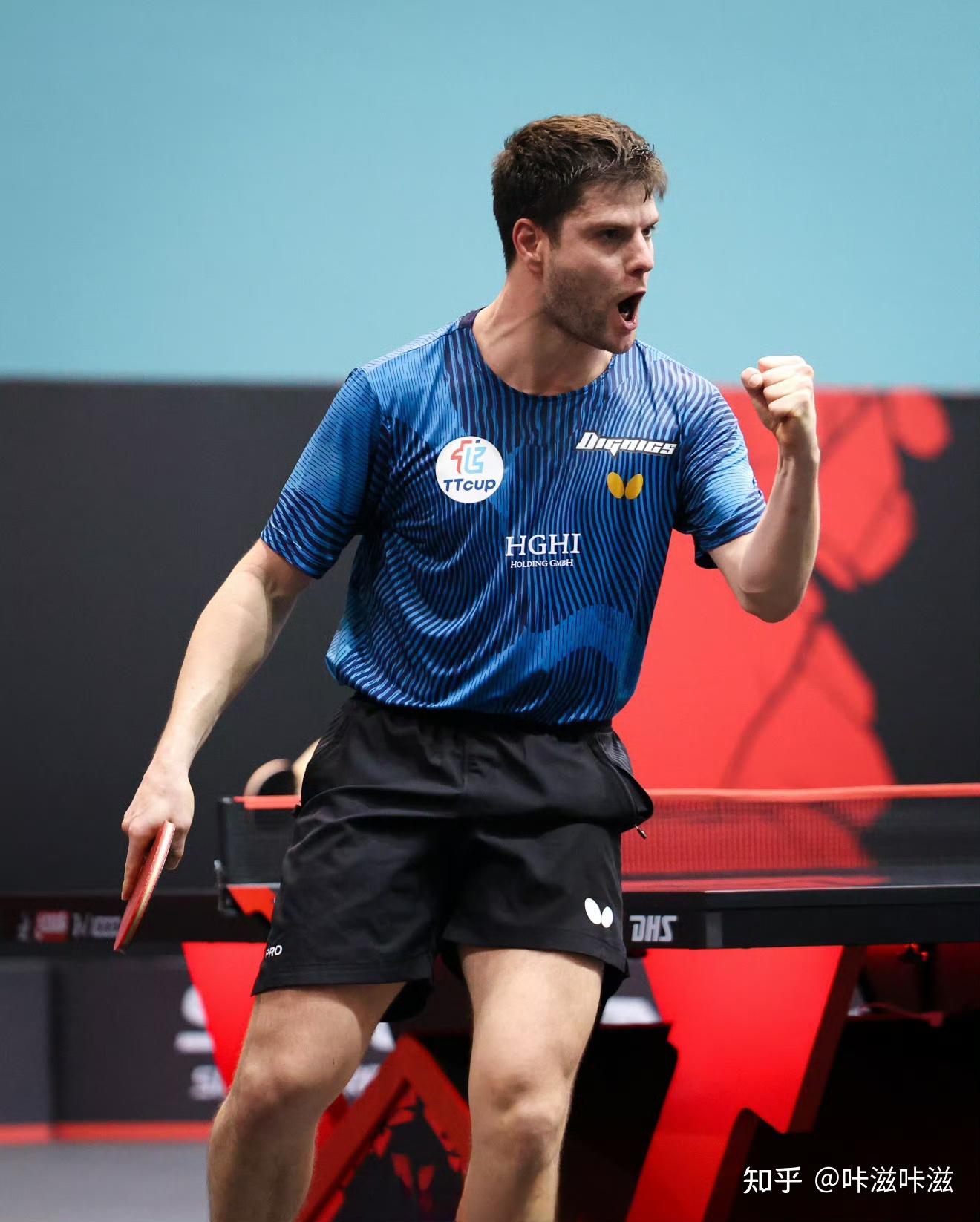 世界网球队鏖战澳大利亚网球队，费德勒三分雨点燃全场的简单介绍