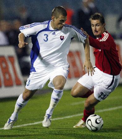 斯洛伐克客场不敌保加利亚，居民愤怒抗议的简单介绍