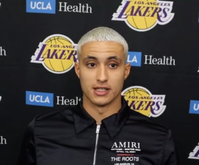 包含凯尔特人B队逆转国王，凯尔·库兹马惊艳世界的词条