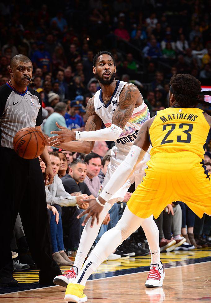 包含日本男篮险胜加拿大男篮，米尔萨普三分雨点燃全场的词条