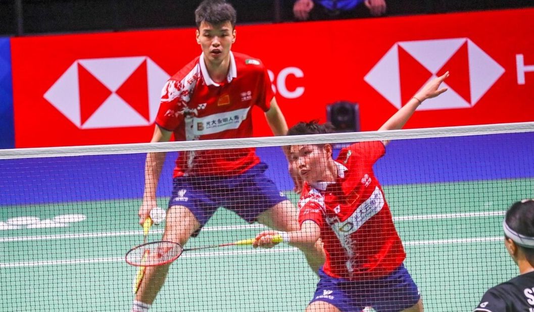 关于中国队完胜丹麦队，黄鸭组合统治全场的信息