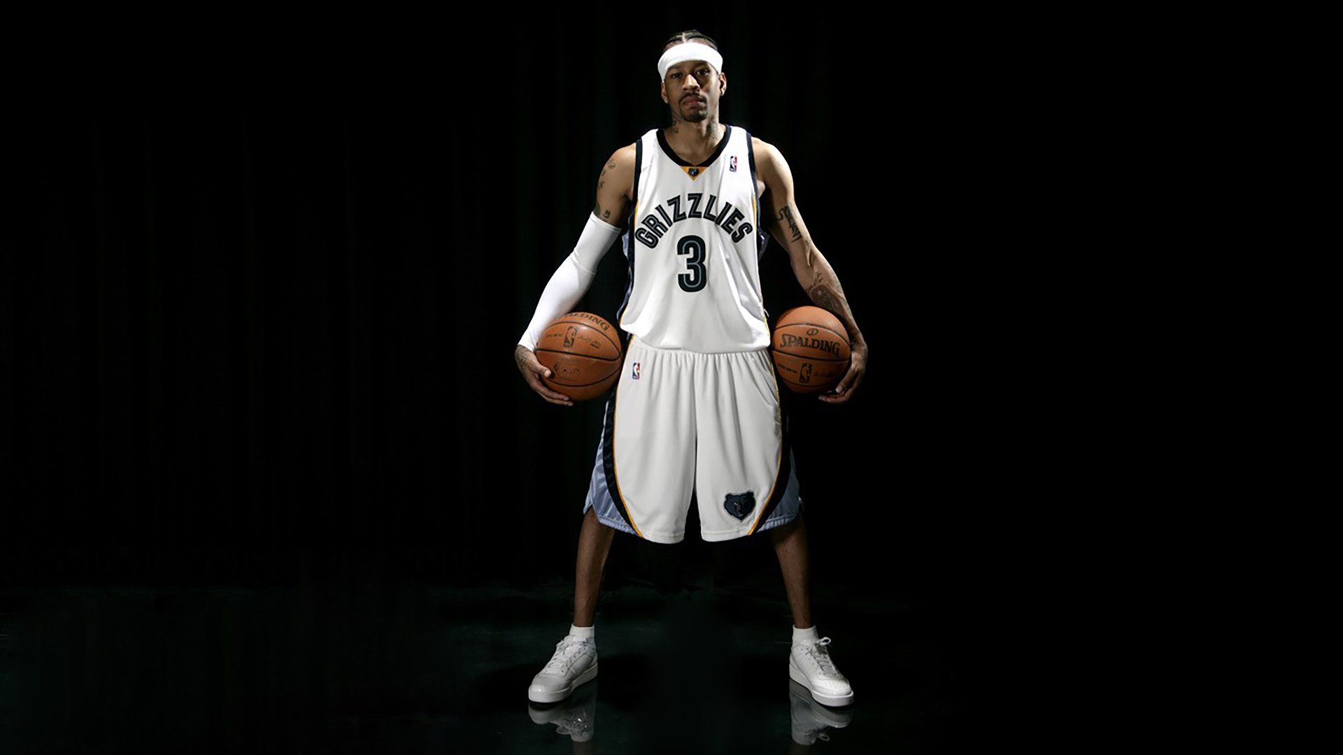 爱德华兹统治级表演点燃全场，鹈鹕火力全开压制深圳队